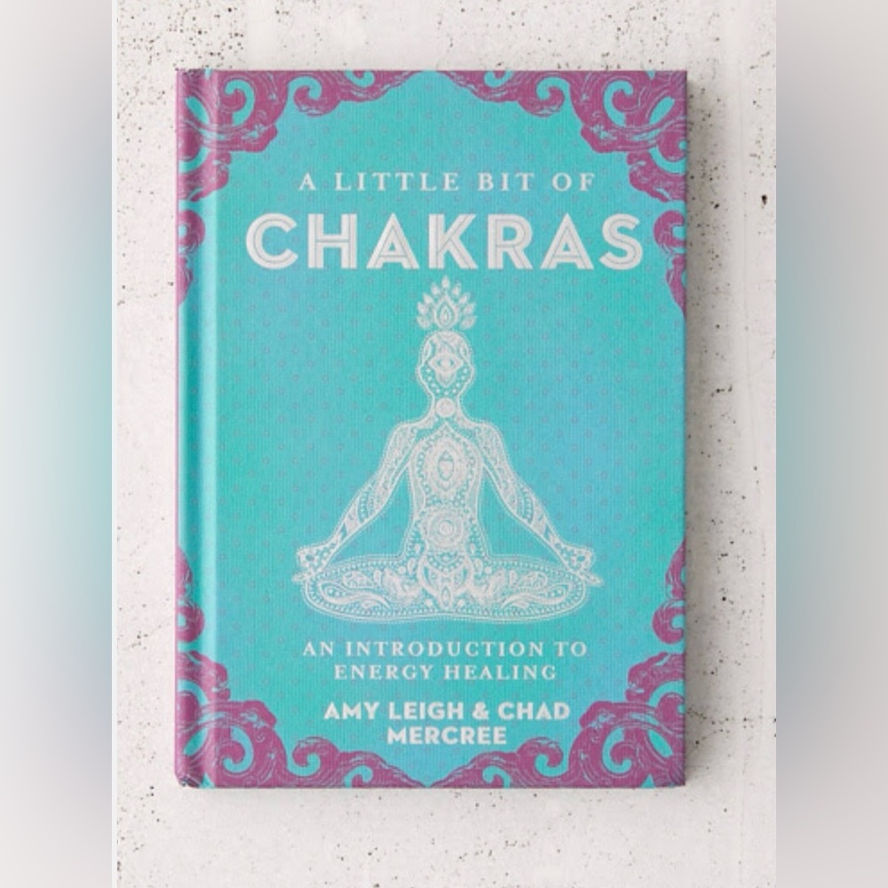 URBAN OUTFITTERS A Little Bit of Chakras By Chad Mercree Amy Leigh Mercree BOOK